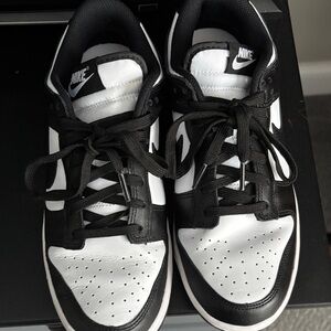 Nike Women's Black and White Athletic Shoes